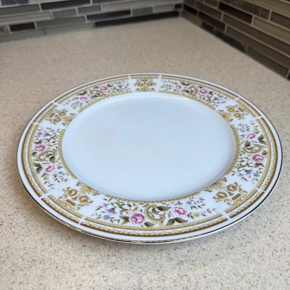 VTG Set of 2 Wallace Heritage Daphne Fine Porcelain China Plates Roses Gold Rim